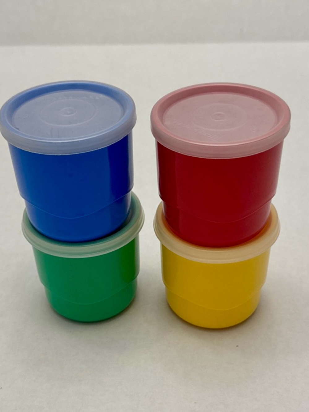 Tupperware Vintage Set of 7 Ounce Snack Cups w/Lids Blue, Red, Green, Yellow